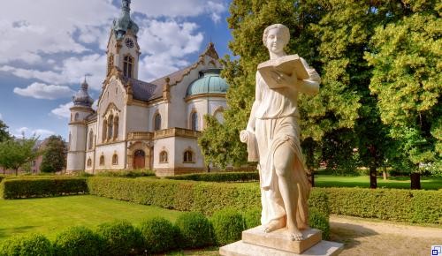 "Kirchengarten" der Evangelischen Kirche Hockenheim.